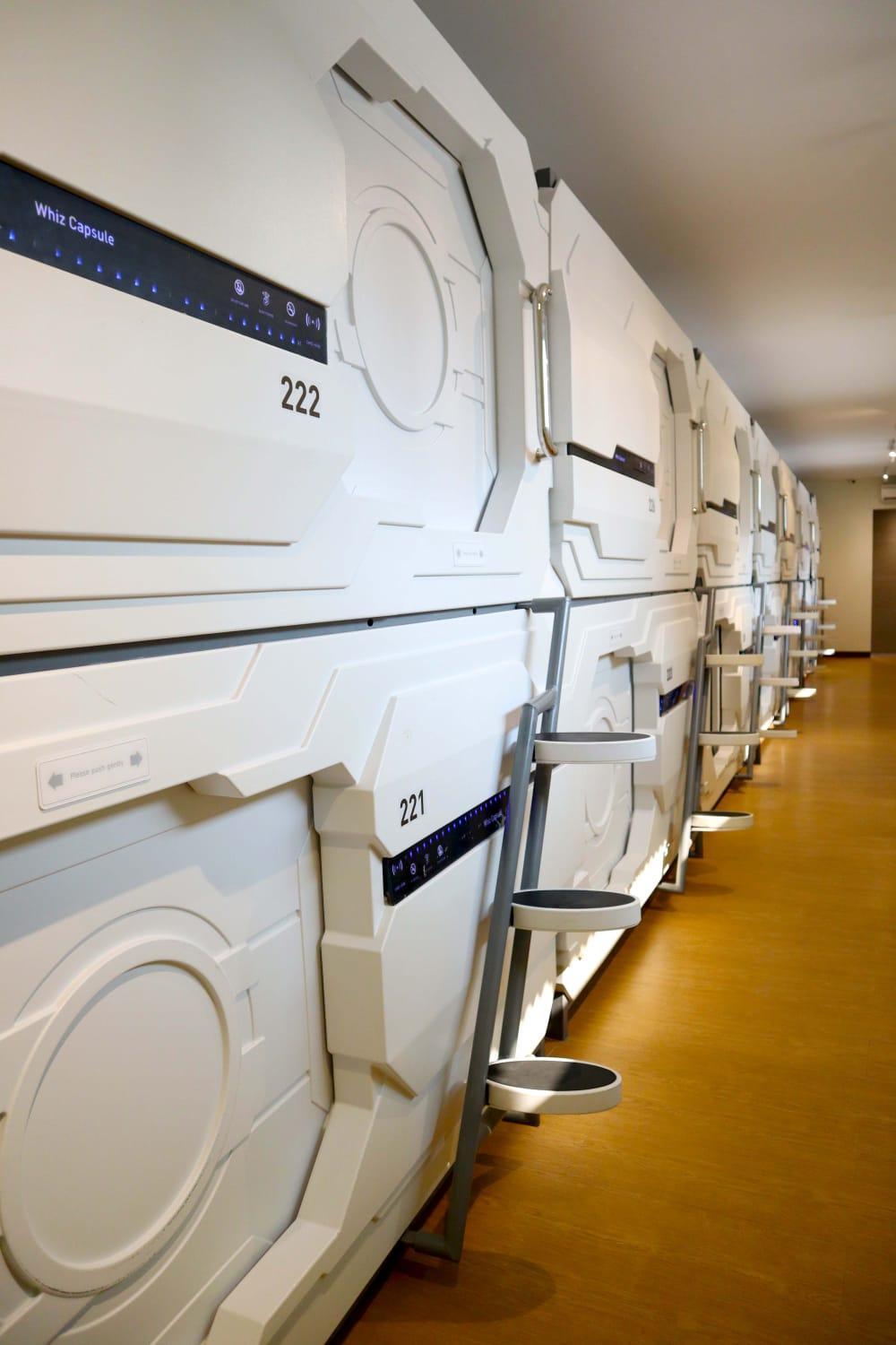 Whiz Capsule Hotel Thamrin ג'קרטה מראה חיצוני תמונה