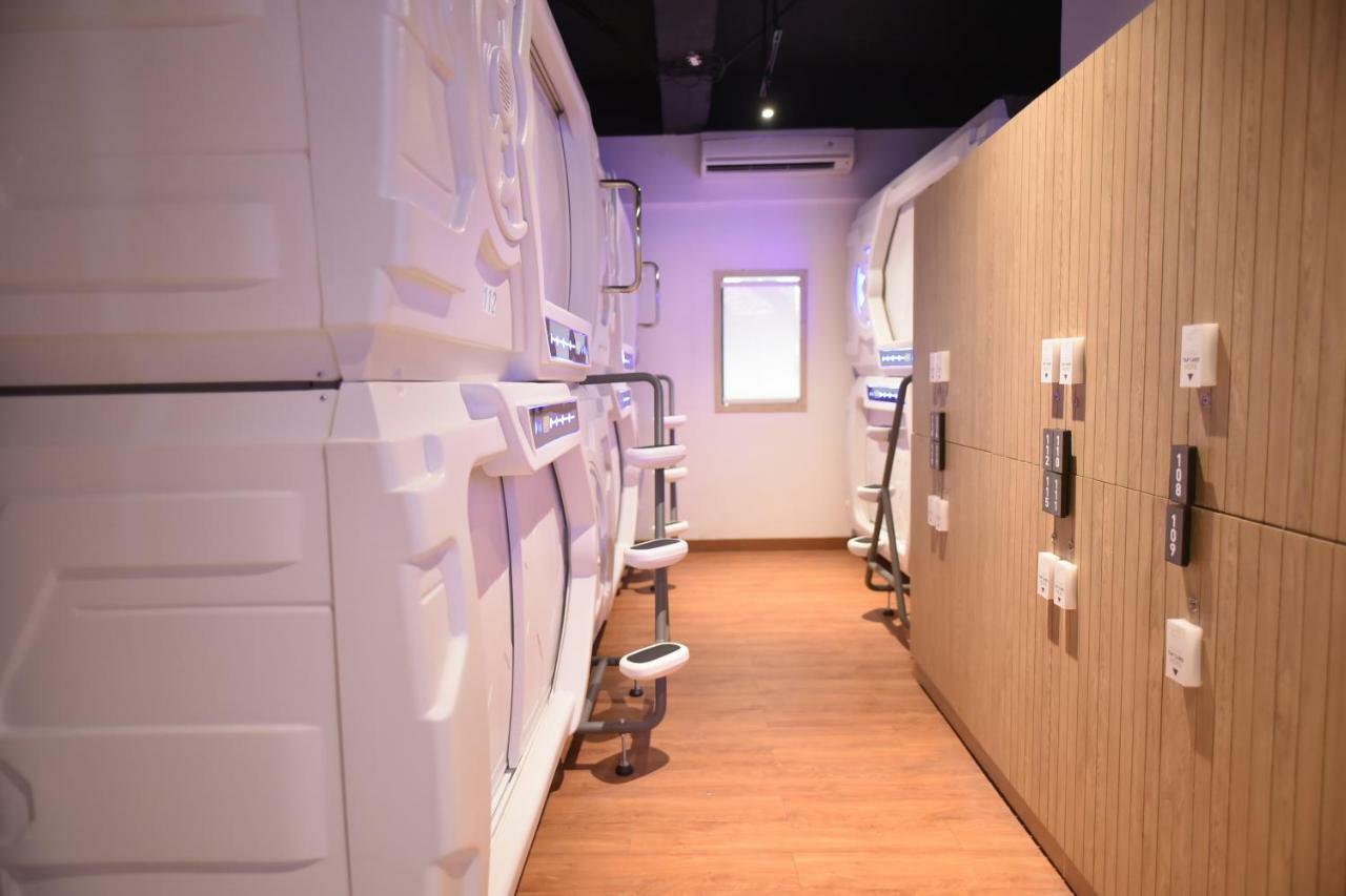 Whiz Capsule Hotel Thamrin ג'קרטה מראה חיצוני תמונה